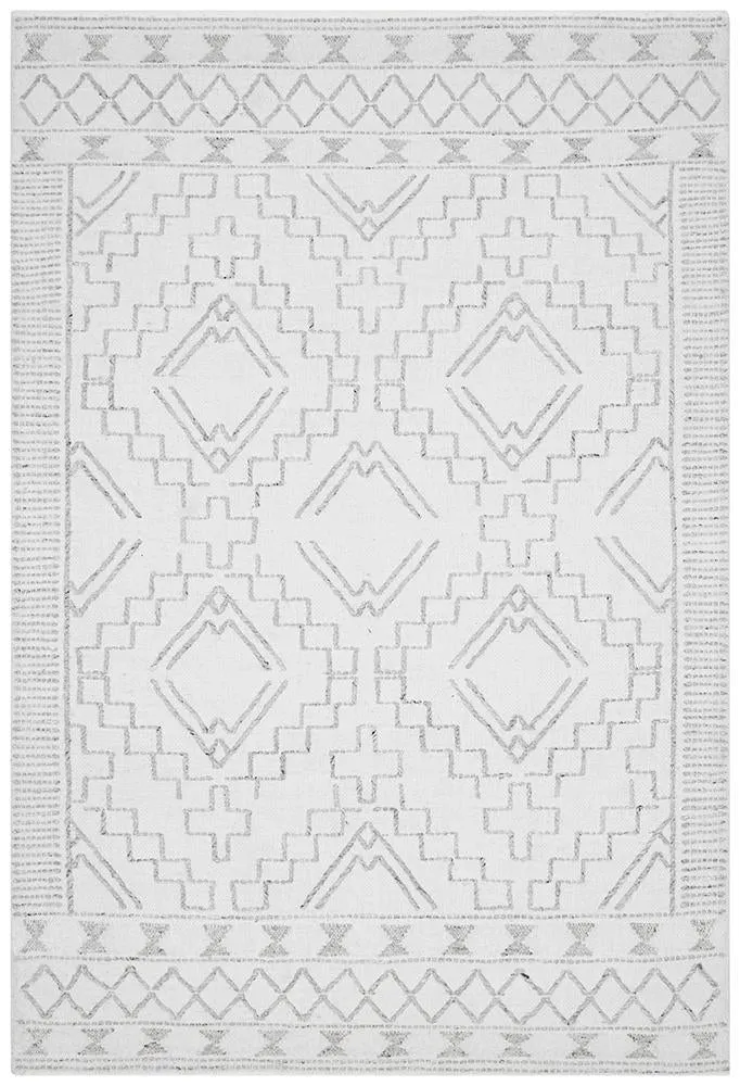 Bohemian Chic Woven Rug - Ivory