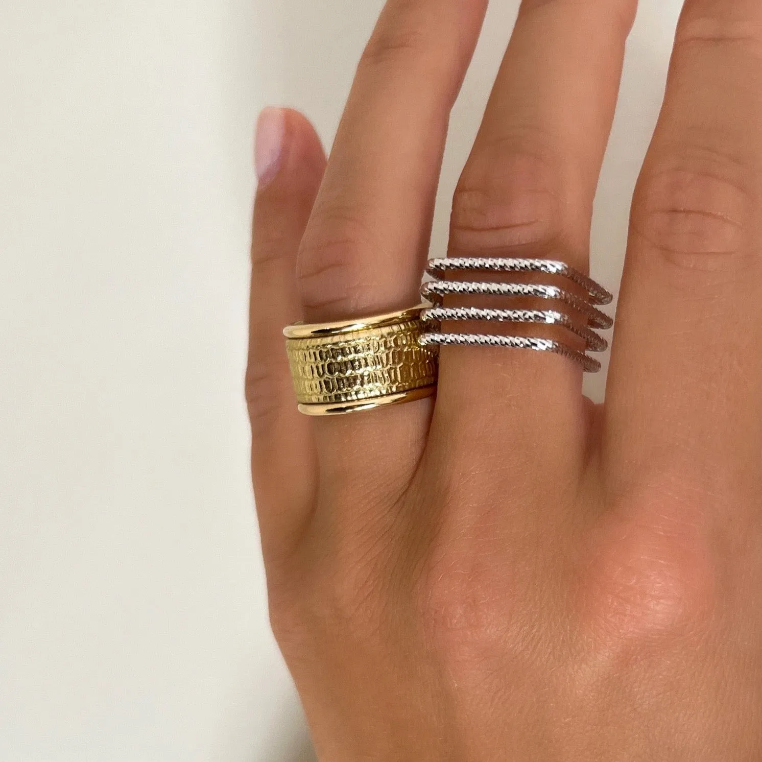 Gold Shiny Textured Ring