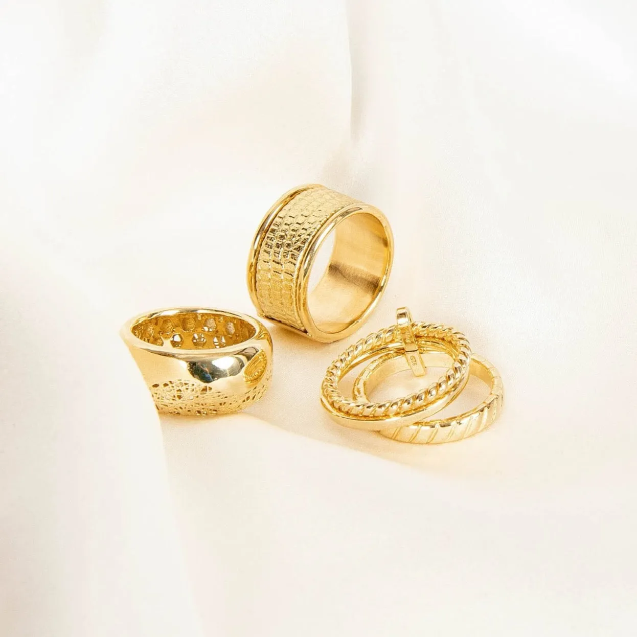 Gold Shiny Textured Ring