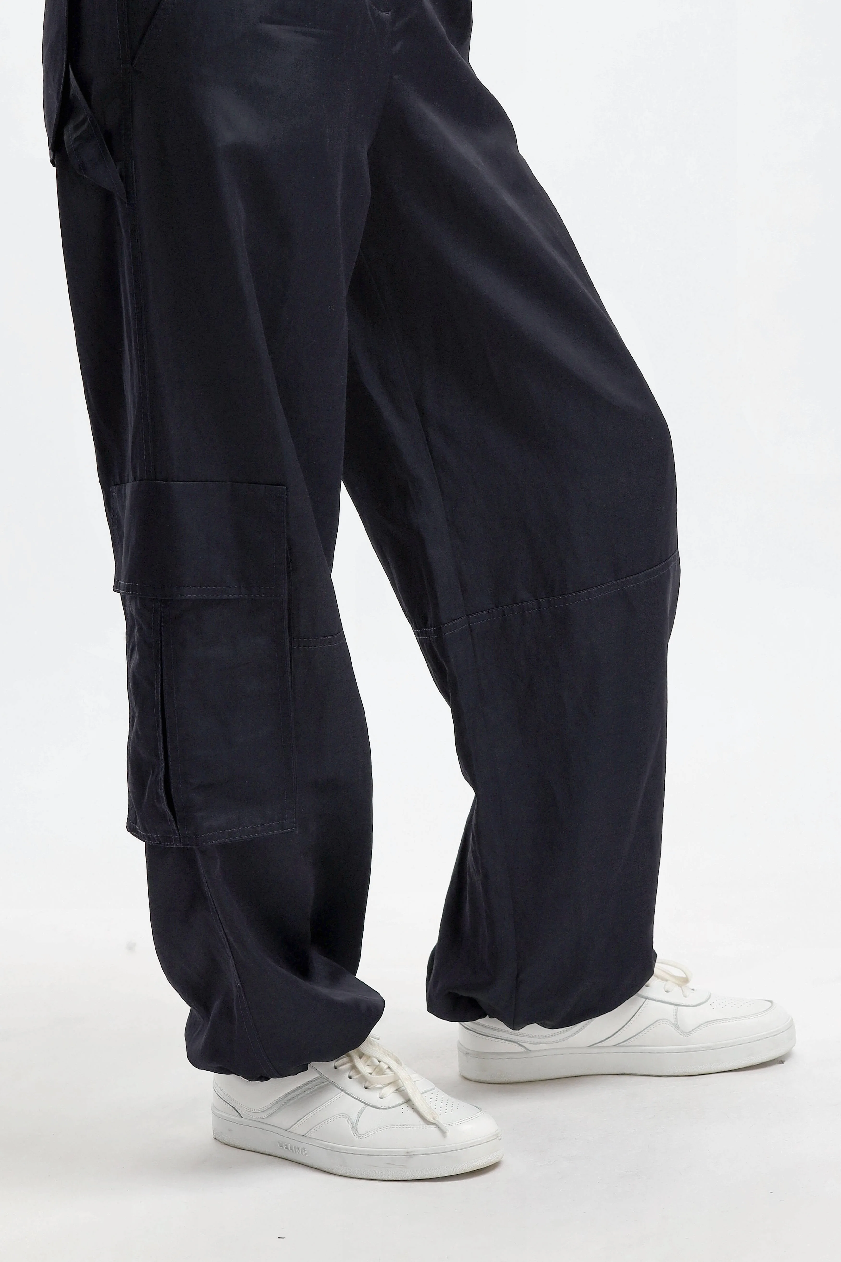 Hose Slouchy Coolness in Dark Navy