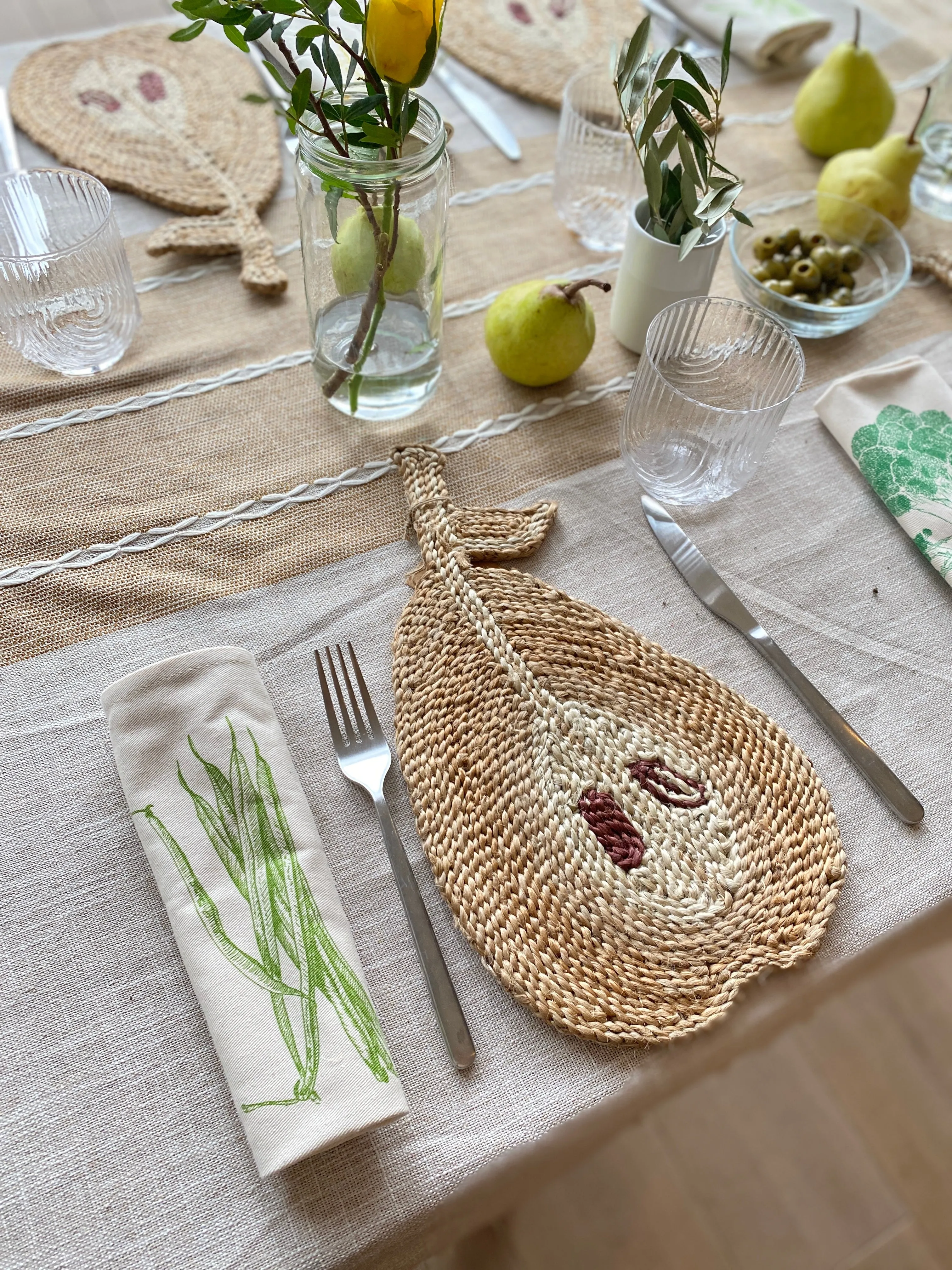 Pear Placemat - Dark natural